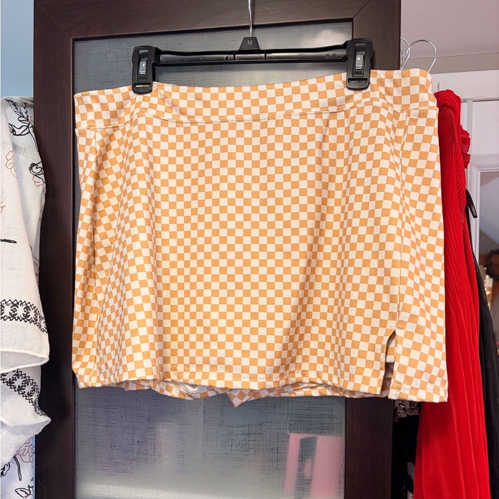 Aeropostale- Checkered Athletic Mini Skort in Yellow and White